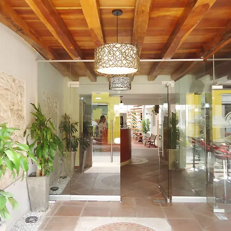 Casa Amanzi Hotel 2*